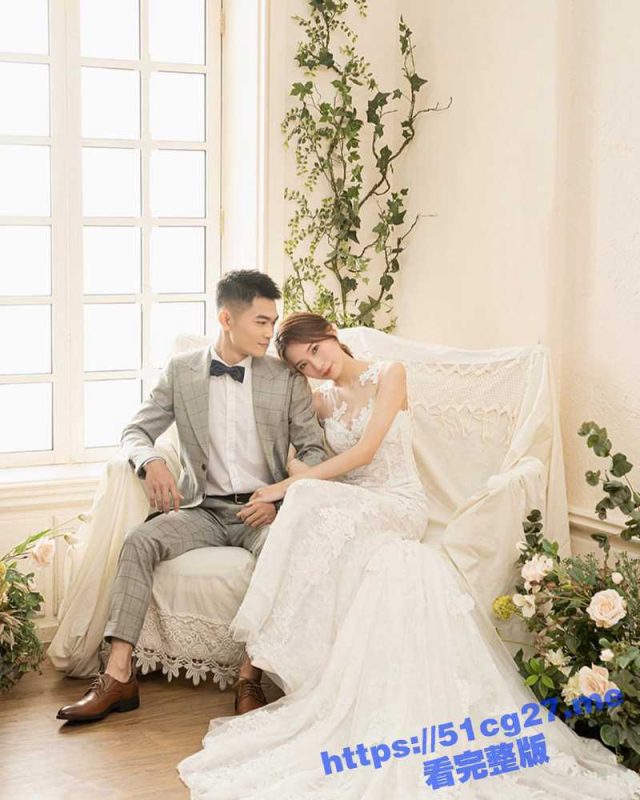 台湾刚结婚的极品白嫩小少妇 瞒着老公私下穿上情趣制服自拍自慰视频泄密流出-51吃瓜网