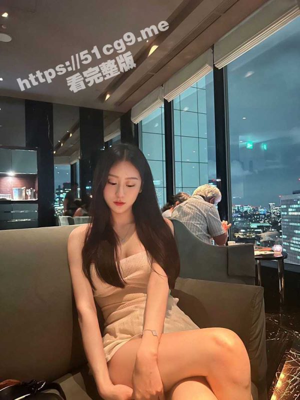 高颜值女神约炮泄密！约炮高富帅鲜肉 身材和颜值都超赞 帅哥鸡巴不够长妹子还主动张开大腿！-51吃瓜网