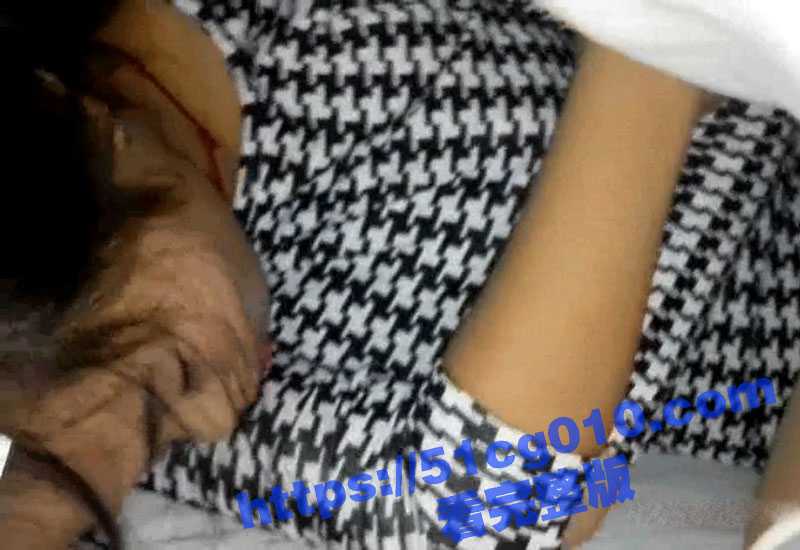 单位聚会 刚入职的气质小姐姐被灌醉后 让油腻高管领导带到酒店给潜规则迷奸了! - 51吃瓜网-51吃瓜网