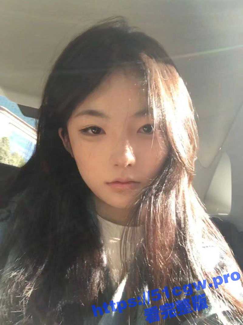 杭州大学超嫩的精神小妹 高颜值大学生在酒店被金主爆操 一边操一边怼脸拍摄 妹子还害羞的不让拍 - 51吃瓜网-51吃瓜网