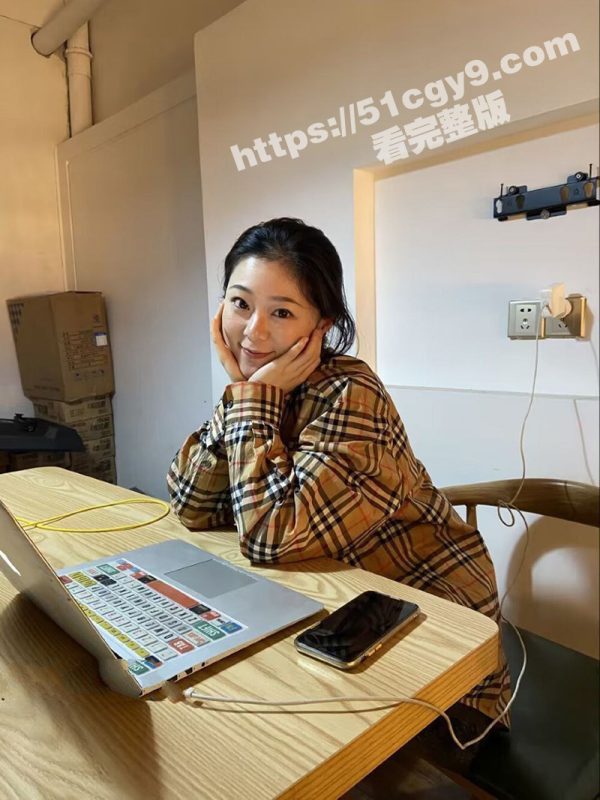 中铁三建领导潜规则女下属被曝光 从暧昧缠绵到深情口交吞精 性感尤物终究是错付了！-51吃瓜网