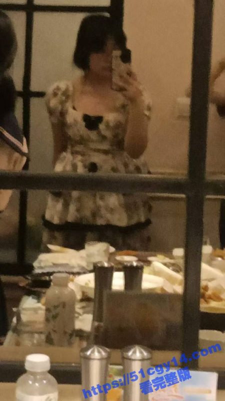 山东青岛大学生 王薇 背着男朋友网上裸聊 主动献出娇嫩身躯 粉嫩骚穴自慰骚到爆表！-51吃瓜网