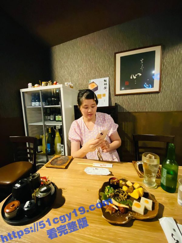 湖南风骚人妻 王春艳 出轨后续 绿帽老公喜欢骚妻被单男操的感觉 分享出来给大家意淫！-51吃瓜网