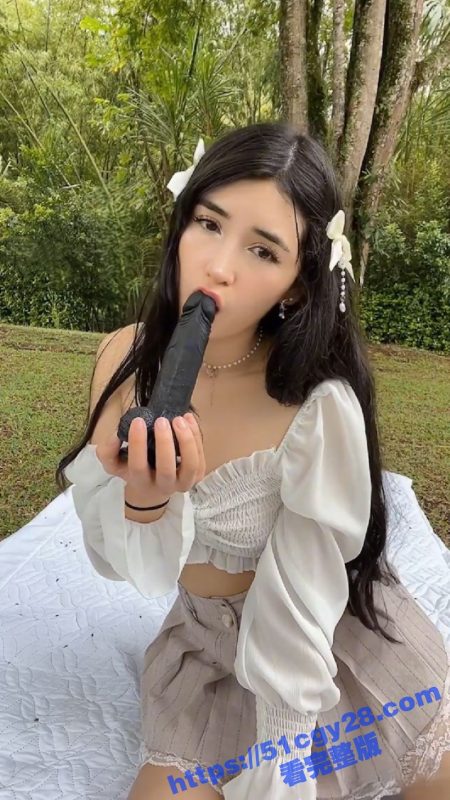 20岁亚裔博主 Catsara 大尺度自慰福利 娇嫩肌肤吹弹可破 户外道具激情自慰 画面无比香艳!-51吃瓜网