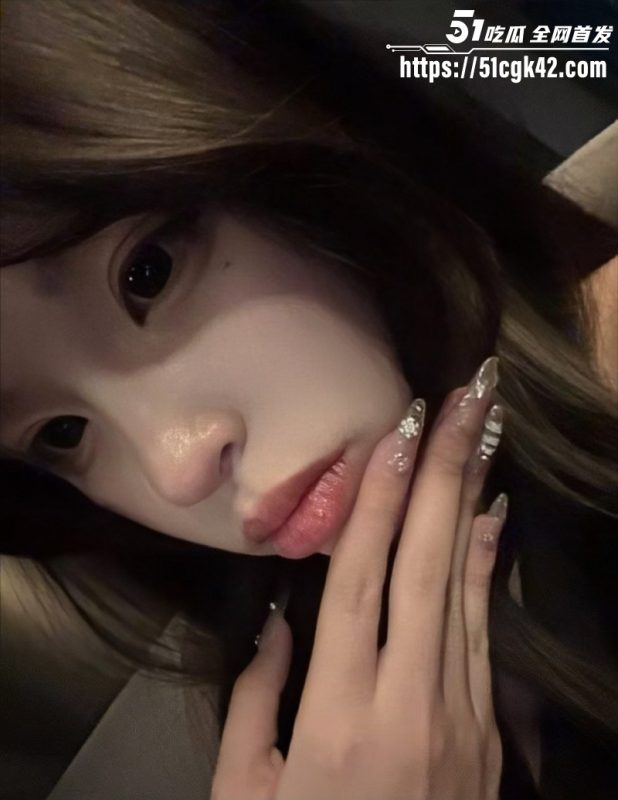 广东清远高中生 张鑫艺 青春少女入富二代怀抱 身着情趣制服被猛干 双乳在激烈撞击下疯狂摇晃！-51吃瓜网