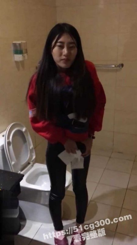 骚货人妻与情人酒店偷情 绿帽老公打电话 骚货一边跟老公说话一边玩着情人的肉棒-51吃瓜网