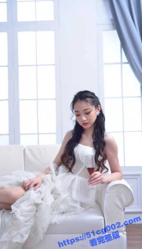 西安反差美女 刘璐 与闺蜜男友做爱被同事炮友曝光！床上吃鸡技术一流 穿着衣服挨爆操！-51吃瓜网