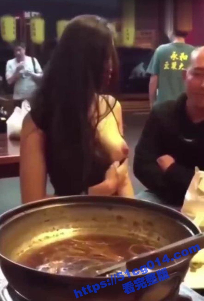 真实同学聚会名场面 超多大尺度视频合集 吃着饭唱着K就干起来 长腿班花被轮流舔逼! - 51吃瓜网-51吃瓜网