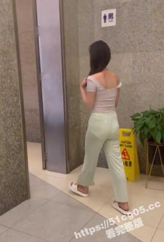 推特大神调教反差小母狗日常执行任务 路边全裸放尿 绿化带全裸露出 真刺激 而且妹妹的身材很不错啊-51吃瓜网