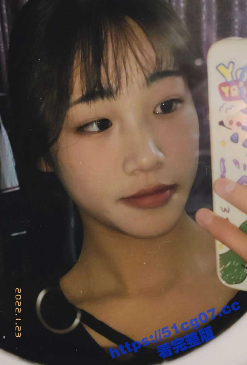 清纯大二学妹 被假经纪人忽悠 妹子乖乖脱光光 掰开鲍鱼看看是不是处女 嫩倒是挺嫩 太多白带了 - 51吃瓜网-51吃瓜网