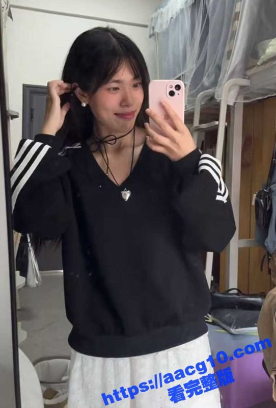 约炮大一清纯学妹 白嫩无毛粉穴紧致诱人 主动抱腿迎合抽插让人欲罢不能-51吃瓜网