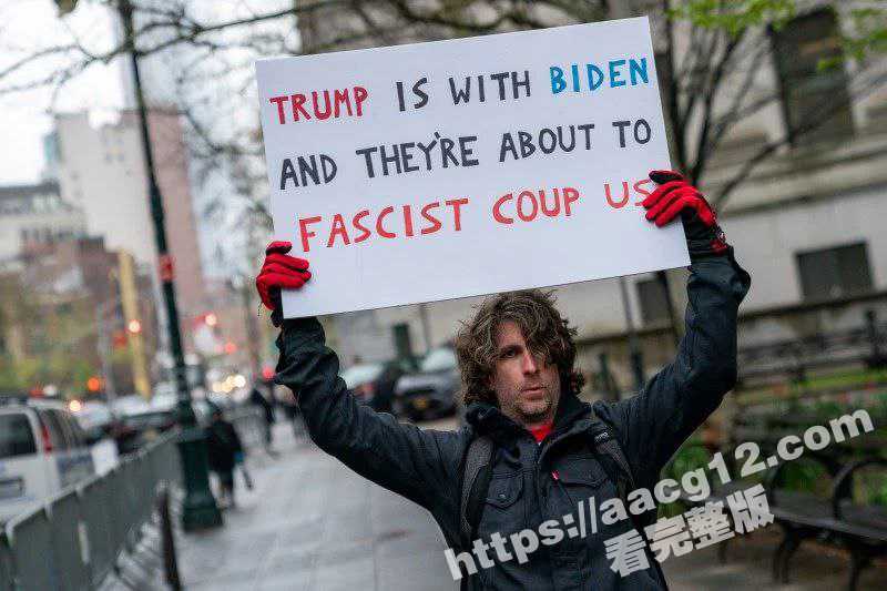 美国又发自焚事件 特朗普抗议者阿扎雷洛 在法庭外公园 汽油浇身自焚 被扑灭后当晚死在医院里 - 51吃瓜网-51吃瓜网