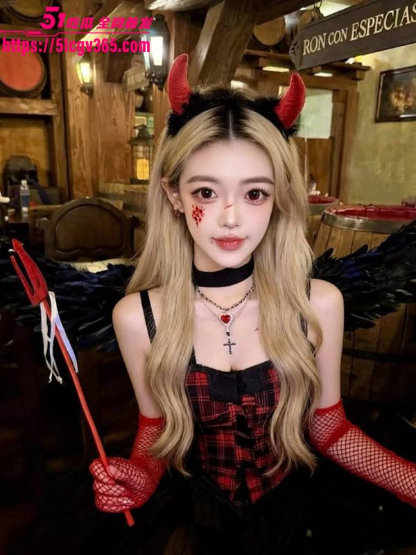 上海二次元美少女 依依 被金主高价包养调教 毒龙舔脚趾到口爆内射样样精通 顶级肉便器母狗属性完美暴露!-51吃瓜网